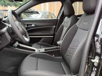 Jeep Avenger 1200 E-HYBRID FREEDOM 110CV AUTOM NAV TETTO Nero usata Roma