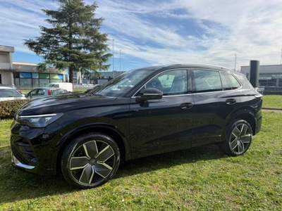 Volkswagen Tiguan 2.0 TDI 193 CV DSG 4MOTION MY26 R-Line Plus TETTO Nero usata Imola