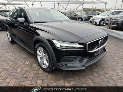 Volvo V60 Cross Country B4 (d) AWD automatico Core Nero usata Quinto di Treviso