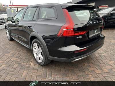 Volvo V60 Cross Country B4 (d) AWD automatico Core Nero usata Quinto di Treviso