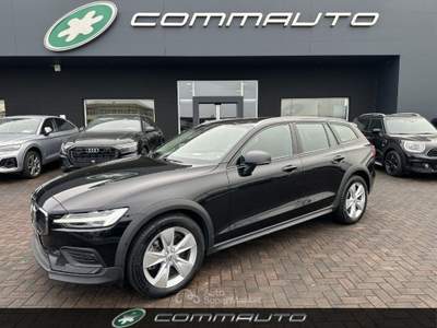 Volvo V60 Cross Country B4 (d) AWD automatico Core Nero usata Quinto di Treviso