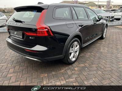 Volvo V60 Cross Country B4 (d) AWD automatico Core Nero usata Quinto di Treviso