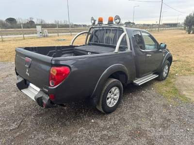Mitsubishi L200 Tenuta bene,non a fatto fuoristrada.2 proprietario Nero usata Verona