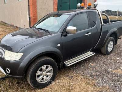 Mitsubishi L200 Tenuta bene,non a fatto fuoristrada.2 proprietario Nero usata Verona