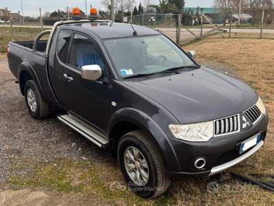 Mitsubishi L200 Tenuta bene,non a fatto fuoristrada.2 proprietario Nero usata Verona