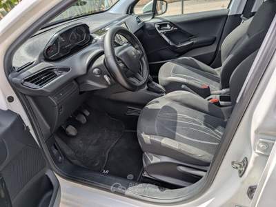 Peugeot 208 Auto da vedere usata Terni