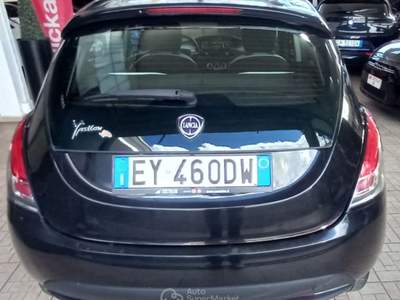 Lancia Ypsilon 0.9 TwinAir 85 CV 5 porte Metano Ecochic Elefantin Nero usata Torino