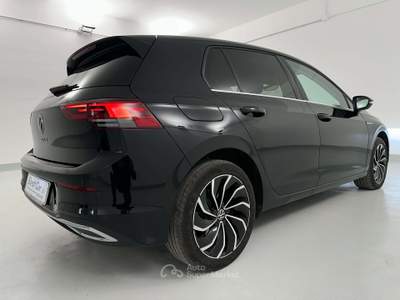 Volkswagen Golf Golf VIII 2.0 TDI STYLE/LED/DSG NAVI/ Nero usata Savigliano