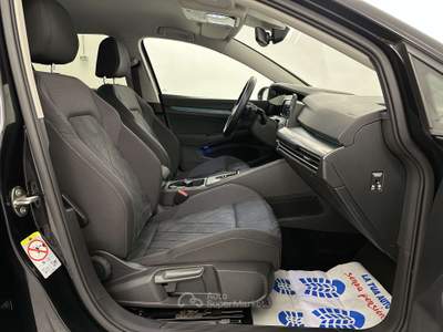 Volkswagen Golf Golf VIII 2.0 TDI STYLE/LED/DSG NAVI/ Nero usata Savigliano