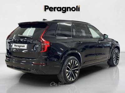 Volvo XC90 T8 Plug-in hybrid AWD automatico 7 posti Plus Dark Nero usata Firenze
