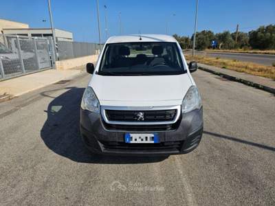 Peugeot Partner TEPEE 1.6 BLUEHDI 75CV ACCESS MIX 5 POSTI N1 Bianco usata Maruggio