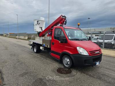 Iveco Ecodaily 35C10 2.3 Hpi PM-RG CESTELLO TELESCOPICO Rosso usata Maruggio