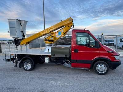 Iveco Daily 35C10 2.3Hpi PM-RG CESTELLO TELESCOPICO COMET Rosso usata Maruggio