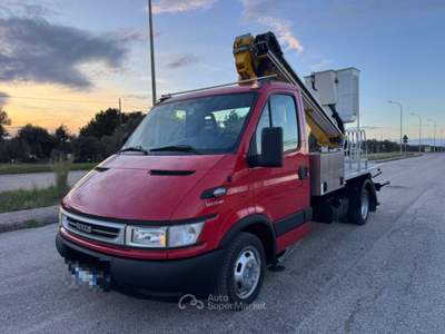Iveco Daily 35C10 2.3Hpi PM-RG CESTELLO TELESCOPICO COMET Rosso usata Maruggio