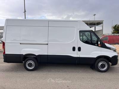 Iveco Daily 35S12V 2.3 HPT L3H2 Furgone Passo 3520 Bianco usata Maruggio