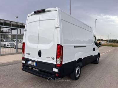 Iveco Daily 35S12V 2.3 HPT L3H2 Furgone Passo 3520 Bianco usata Maruggio