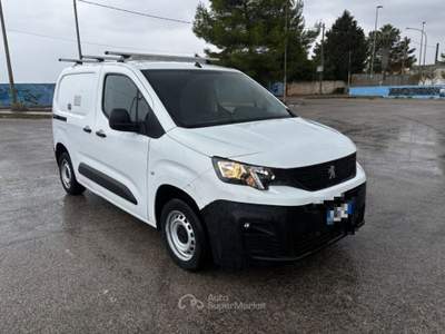 Peugeot Partner BlueHDi 100 S&S PC Premium ALLESTITO OFFICINA Bianco usata Maruggio