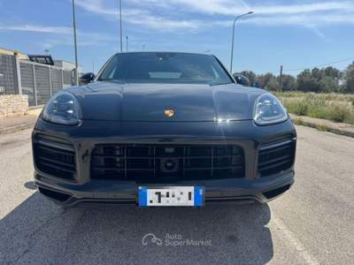 Porsche Cayenne Coupé 3.0 V6 E-Hybrid Platinum Edition Nero usata Maruggio