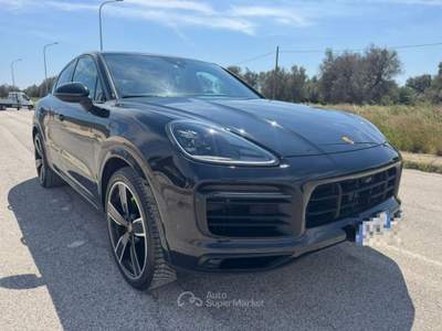 Porsche Cayenne Coupé 3.0 V6 E-Hybrid Platinum Edition Nero usata Maruggio