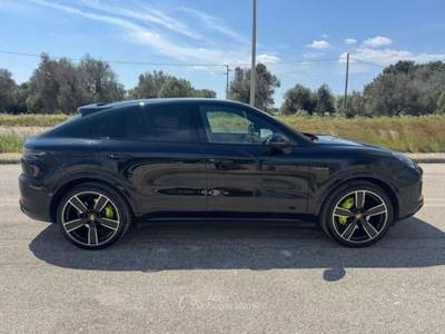 Porsche Cayenne Coupé 3.0 V6 E-Hybrid Platinum Edition Nero usata Maruggio