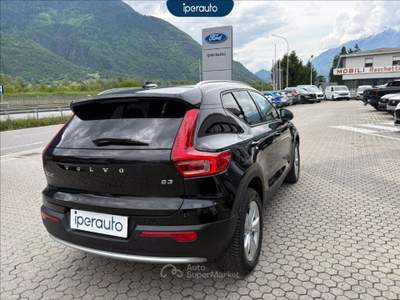Volvo XC40 Xc40 2.0 b3 core auto Nero usata Bergamo
