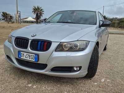 BMW Serie 3 320d Veicolo non Fumatore Argento usata Lesina
