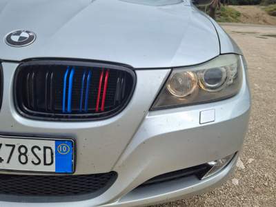 BMW Serie 3 320d Veicolo non Fumatore Argento usata Lesina