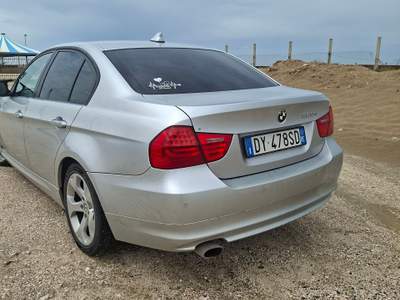 BMW Serie 3 320d Veicolo non Fumatore Argento usata Lesina