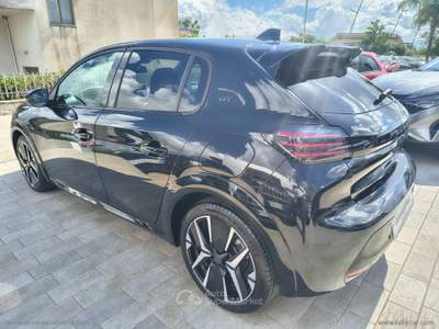 Peugeot 208 208 Hybrid 136 e-DCS6 GT Nero usata Somma Vesuviana