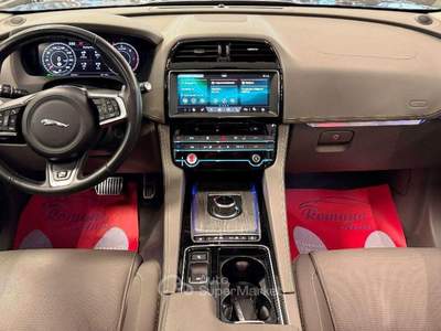 Jaguar F-Pace 2.0 D 180 CV AWD aut. R-Sport Grigio usata Sant'Anastasia