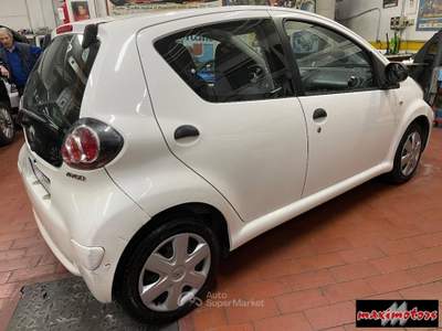 Toyota Aygo 12V VVT-i 5 porte Sol Connect Bianco usata Roma