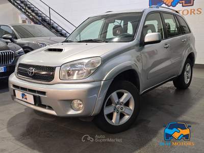 Toyota RAV4 RAV4 5p 2.0 d-4d 16v FL Argento usata Curno