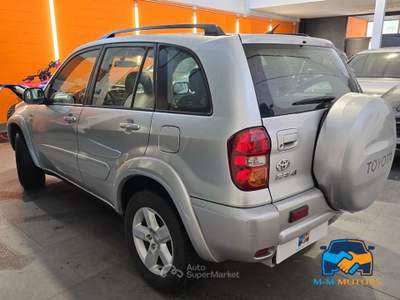 Toyota RAV4 RAV4 5p 2.0 d-4d 16v FL Argento usata Curno