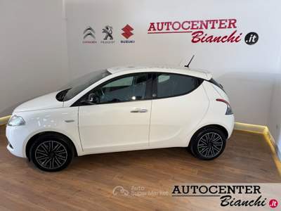 Lancia Ypsilon 1.0 firefly hybrid Gold s&amp;s 70cv Bianco usata Castelnovo ne' Monti