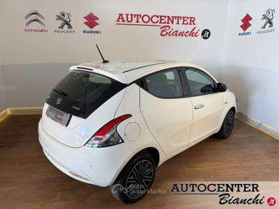 Lancia Ypsilon 1.0 firefly hybrid Gold s&amp;s 70cv Bianco usata Castelnovo ne' Monti