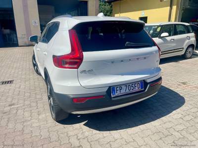Volvo XC40 XC40 T3 Momentum Bianco usata Sesto Fiorentino