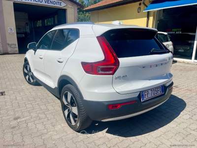 Volvo XC40 XC40 T3 Momentum Bianco usata Sesto Fiorentino