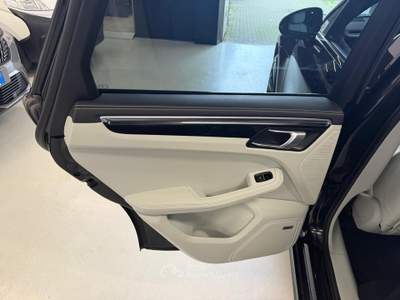 Porsche Macan 2.0 Nero usata Torino