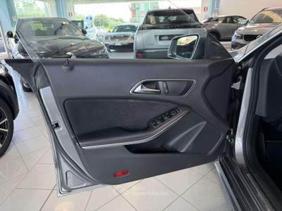 Mercedes-Benz CLA CLA Shooting Brake - X117 Shooting Brake d Premium 4matic auto FL Grigio usata Romagnano Sesia