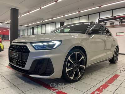 Audi A1 30 1.0 tfsi Identity Black 116cv s-tronic Oro usata Mozzo