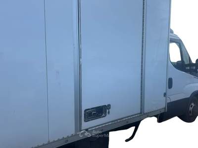 Iveco Daily 35 c14 4100 cab. e6d-temp furgonato in alluminio e sponda idraulica Bianco usata Fisciano