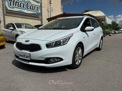 Kia Cee'd Ceed SW 1.6 crdi Cool 110cv Bianco usata San Giuseppe Vesuviano