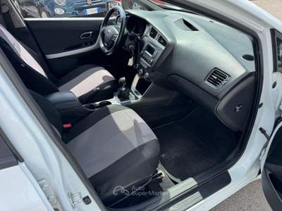 Kia Cee'd Ceed SW 1.6 crdi Cool 110cv Bianco usata San Giuseppe Vesuviano