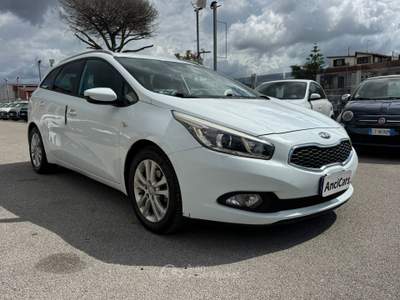 Kia Cee'd Ceed SW 1.6 crdi Cool 110cv Bianco usata San Giuseppe Vesuviano