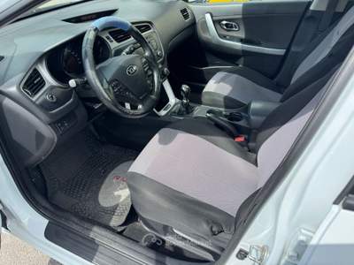 Kia Cee'd Ceed SW 1.6 crdi Cool 110cv Bianco usata San Giuseppe Vesuviano