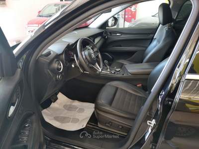 Alfa Romeo Stelvio Stelvio 2.2 t Super rwd 180cv auto Nero usata Barletta