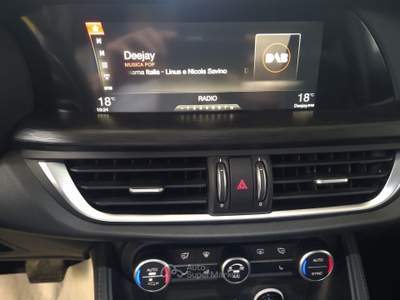 Alfa Romeo Stelvio Stelvio 2.2 t Super rwd 180cv auto Nero usata Barletta