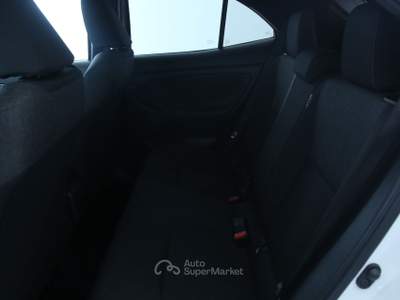 Toyota Yaris Cross 1.5H 116 CV E-CVT Trend Cerchi in lega da 17"/Vetri posteriori oscurati/Telecamera posteriore di assistenza al parcheggio Argento usata Feltre