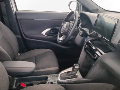 Toyota Yaris Cross 1.5H 116 CV E-CVT Trend Cerchi in lega da 17"/Vetri posteriori oscurati/Telecamera posteriore di assistenza al parcheggio Argento usata Feltre