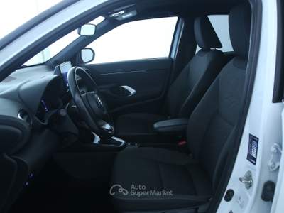 Toyota Yaris Cross 1.5H 116 CV E-CVT Trend Cerchi in lega da 17"/Vetri posteriori oscurati/Telecamera posteriore di assistenza al parcheggio Argento usata Feltre